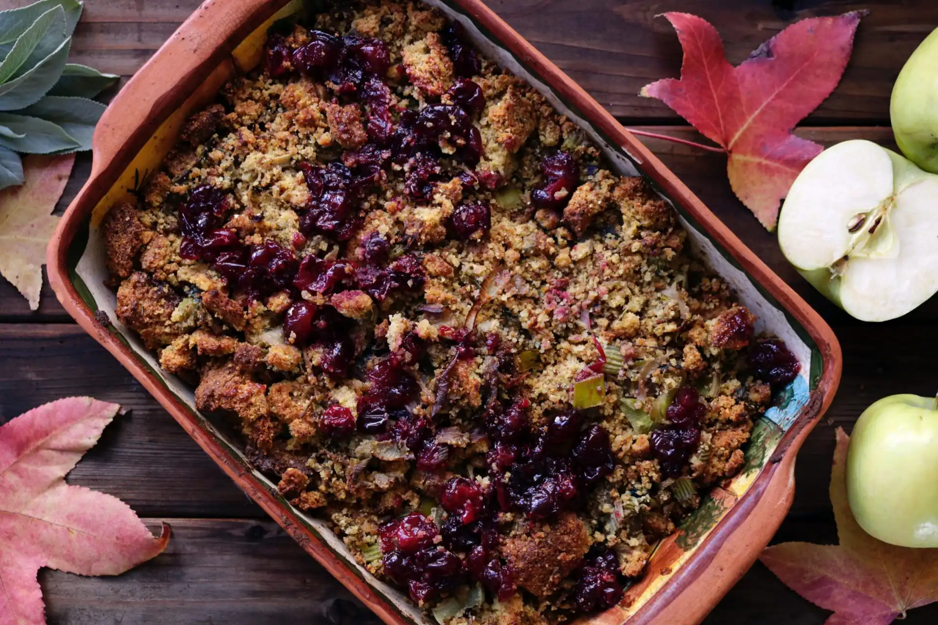 Gingery apple, berry and coconut crumble | Munching Matilda